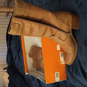 Baretraps Weslin Boots 9.5 Taupe excellent, sweater cuff